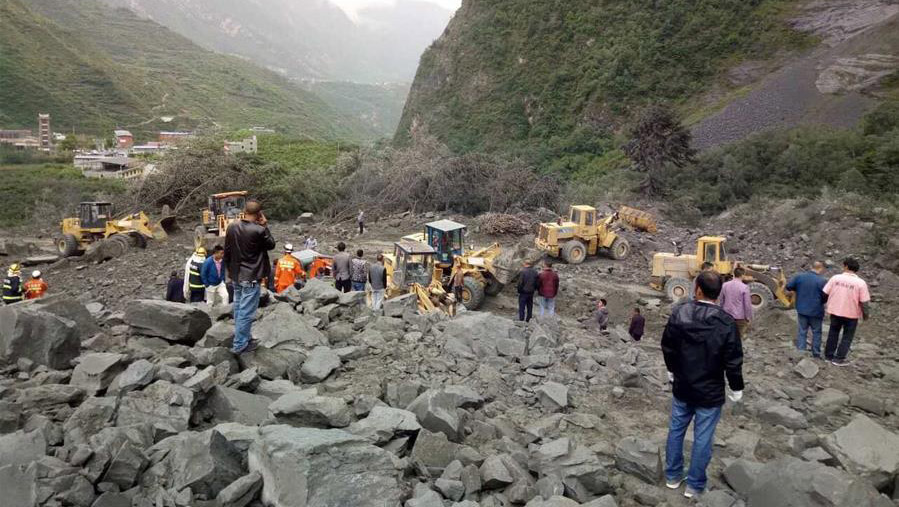 El deslizamiento de tierra aplastó unas 40 casas en Sichuan.