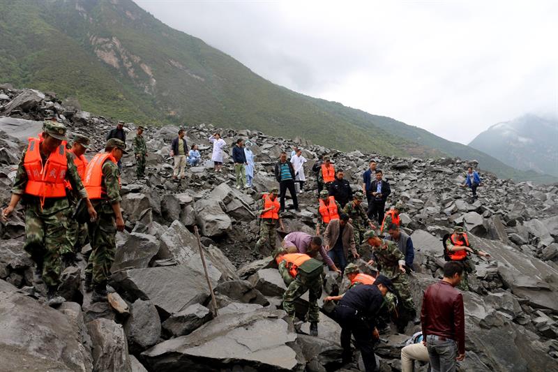 Los socorristas recuperaron 15 cuerpos de entre los escombros este sábado, informó la oficina de rescate de la provincia suroeste china.