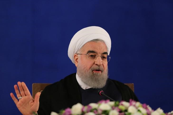 Rouhani tachó de “inaceptable” el bloqueo a Qatar y señaló que “el espacio aéreo, terrestre y marítimo de nuestro país estará siempre abierto al hermano y vecino Qatar”.