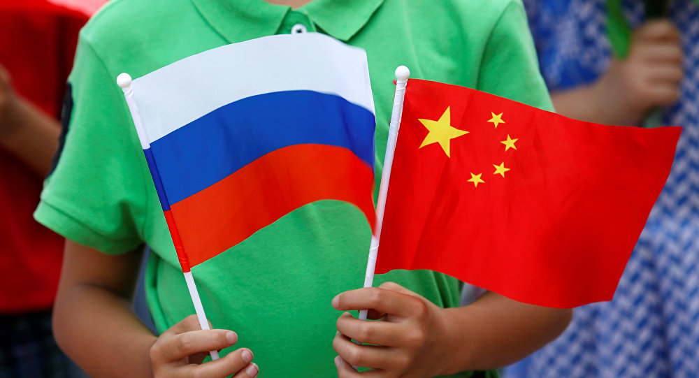 La Federación Rusa y la República Popular China sostienen más de 20 años de relaciones diplomáticas.