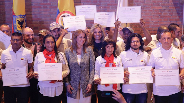 Los 37 acreditados de las FARC-EP recibieron un certificado, tras realizar un curso de 40 horas.