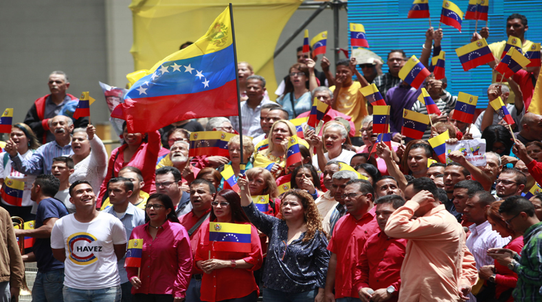 En Caracas, la actividad se efectuó en el centro de la ciudad, en la Esquina de San Francisco estuvieron dirigentes como Cilia Flores, quien destacó que la Constituyente permitirá blindar la Constitución de 1999, promovida por el líder de la Revolución Bolivariana, Hugo Chávez.