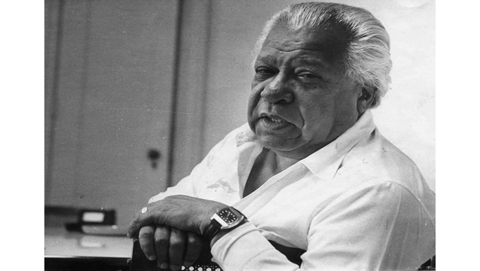 Considerado el poeta nacional cubano, falleció el 16 de julio en La Habana, Cuba en 1989