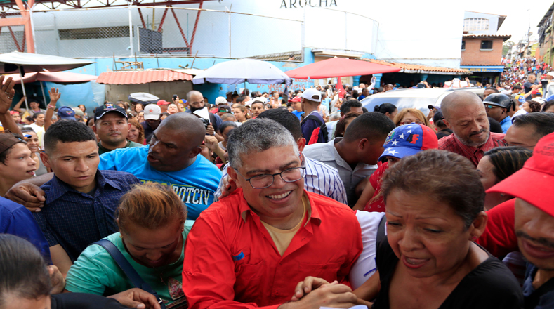 Elías Jaua participó en el municipio Sucre del estado Miranda y destacó la amplia asistencia. "En Petare no cabe una persona más. Se desbordó de pueblo patriota. Fui sorprendido por una marea de revolucionarios que quieren paz", dijo.