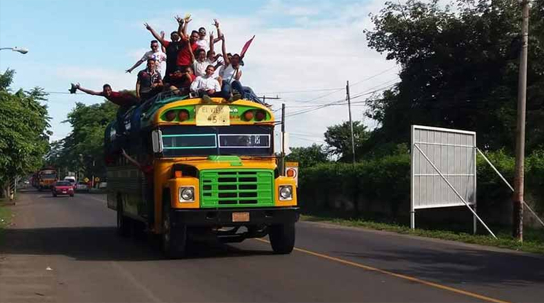 Desde todos los puntos del país se movilizaron ciudadanos que llegaron a Managua (capital) en autobuses, camiones, camionetas, vehículos y motocicletas para participar de esta celebración que recuerda la victoria más importante de Nicaragua.