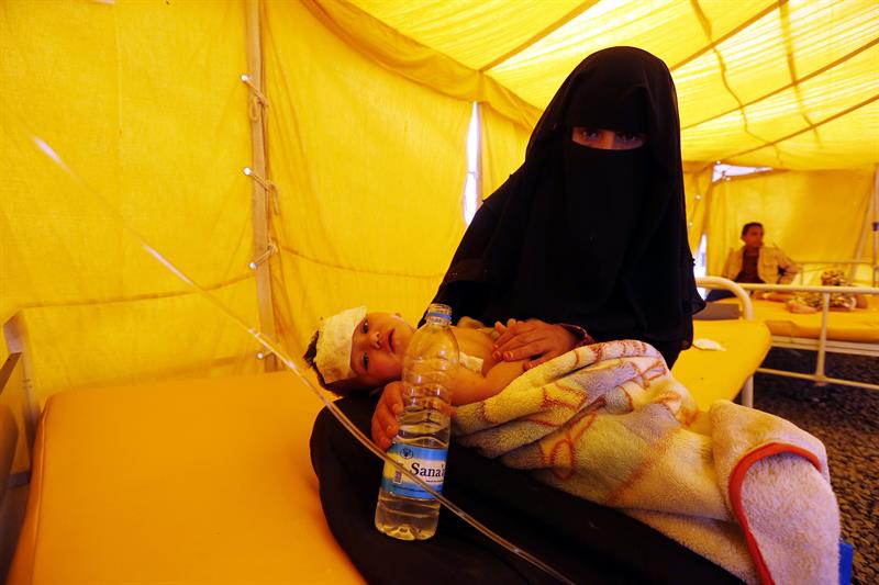 La OMS anunció que más de 1.800 personas han muerto producto del brote de cólera desde abril.