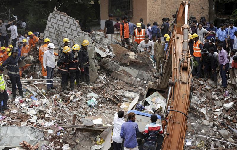 74 personas fallecieron en el año 2013 tras el derrumbe de un edificio en Mumbai.