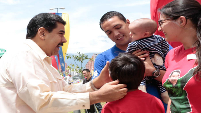 Maduro exhortó a las comunidades organizadas a contribuir con el desarrollo del nuevo modelo productivo diversificado.