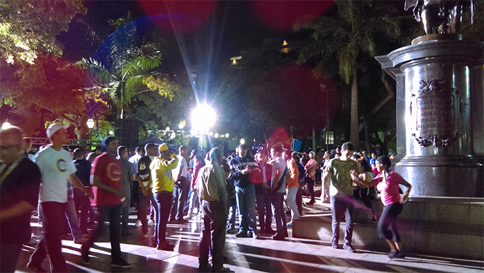 Se espera que el presidente Nicolás Maduro de las primeras cifras de participación desde la Plaza Bolívar.