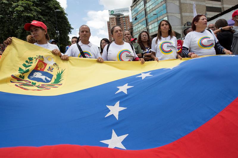 China confía en que el Gobierno y el pueblo venezolano pueden manejar sus asuntos internos.