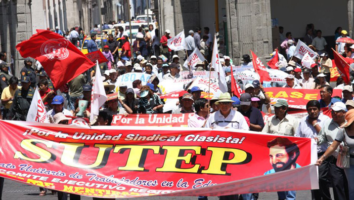 Los docentes peruanos mantienen una huelga indefinida desde el pasado 12 de julio.