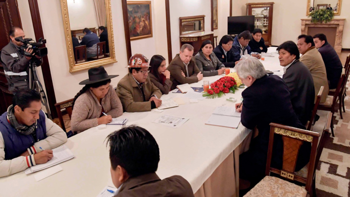 Durante la reunión con el mandatario boliviano, trataron la coyuntura política nacional e internacional.