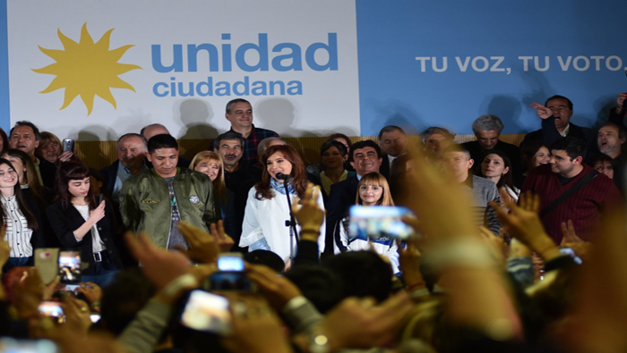 Cierre de campaña de CFK (c) en la localidad bonaerense de La Matanza.