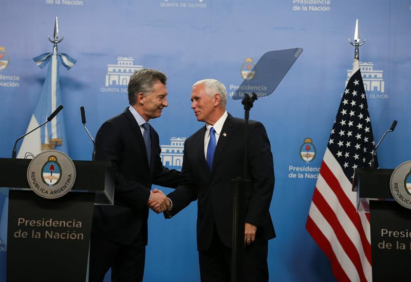El presidente argentino y el vicepresidente estadounidense se reunieron en la residencia oficial de Olivo, en Buenos Aires.