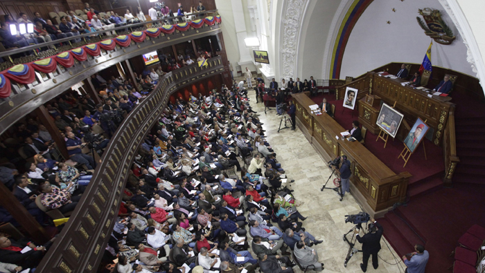 Dávila indicó que la Asamblea Nacional seguirá ejerciendo sus funciones.