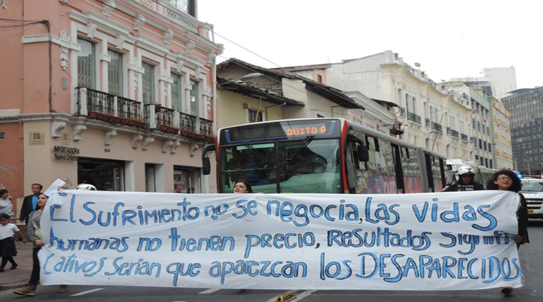 "No queremos más desapariciones, seguiremos en la calles", aseguraron en Quito, Ecuador, durante una marcha en memoria de los caídos.