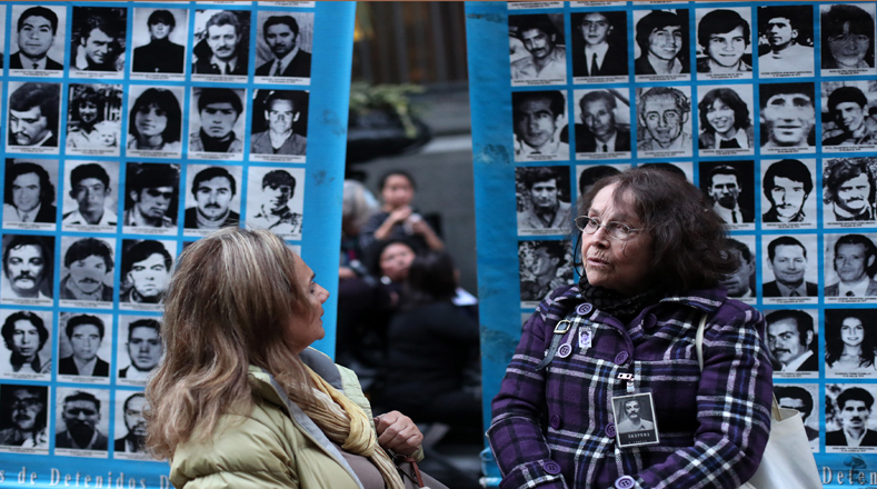 En Chile, organizaciones sociales realizaron un acto en conmemoración en el centro de la capital. La Agrupación de Familiares de Detenidos Desaparecidos de la dictadura de Augusto Pinochet (1973-1990) dijeron que este día servía "para asegurar que otra gente no viva lo que vivieron los chilenos". 