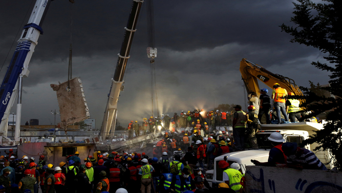 En México avanzan las labores de los socorristas ante el fuerte terremoto.