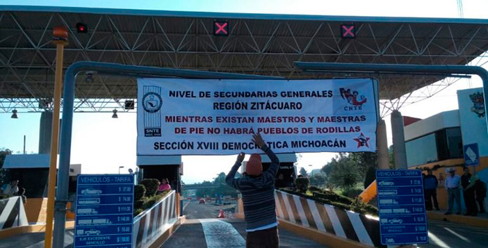 Los manifestantes ocuparon cuatro casetas, así como el Bulevar Industrial del municipio de Uruapan en Michoacán.
