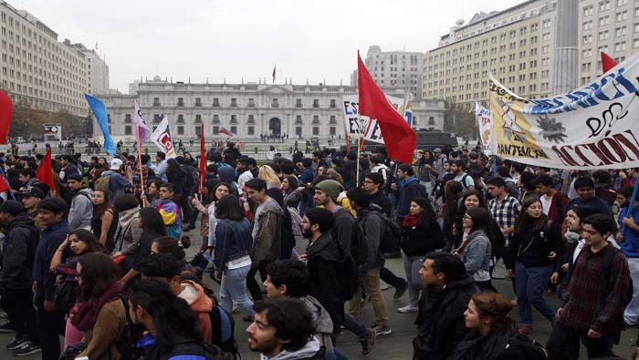 Las reformas educativas en el país han causado grandes movilizaciones en las cuales los jóvenes piden que se cumplan realmente las promesas de Bachelet.