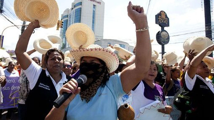 Los colectivos de mujeres hondureñas exigen protección económica y social, así como justicia en cuanto a la violencia y los asesinatos.