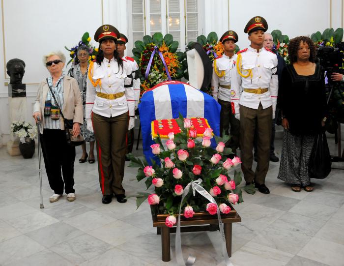 Hasta el día de su fallecimiento físico, Hart fue leal a Raúl y al legado de Fidel.
