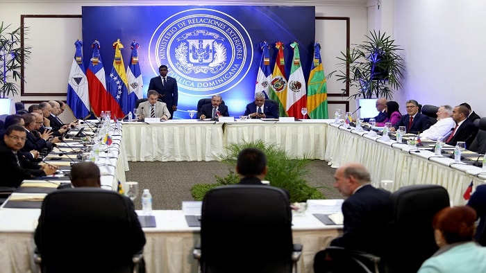 Representantes del gobierno asistieron al encuentro en Dominicana y catalogaron como fútiles los argumentos de la oposición venezolana para no acudir.