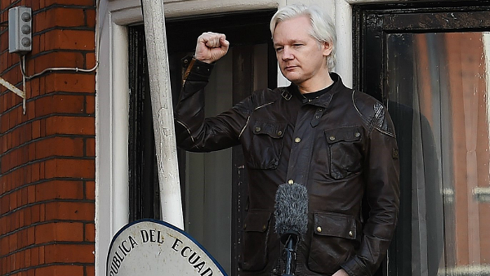 Desde 2012 Assange tiene una orden de captura que le impide salir de su refugio en la embajada de Ecuador en Londres.