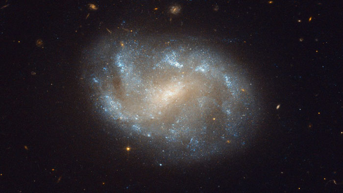 El telescopio espacial Hubble tuvo que esperar más de 5.000 millones de años para alcanzar el grado de luminosidad antes de capturar el momento.