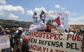 “No a la mina, sí a la vida. No a la privatización del agua y al despojo del territorio", exigen los pobladores.