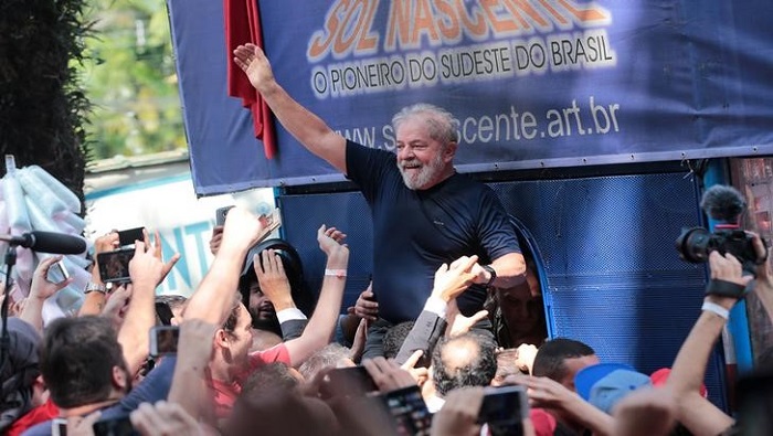 Miles de brasileños se mantienen en las calles para exigir la liberación de Lula da Silva.