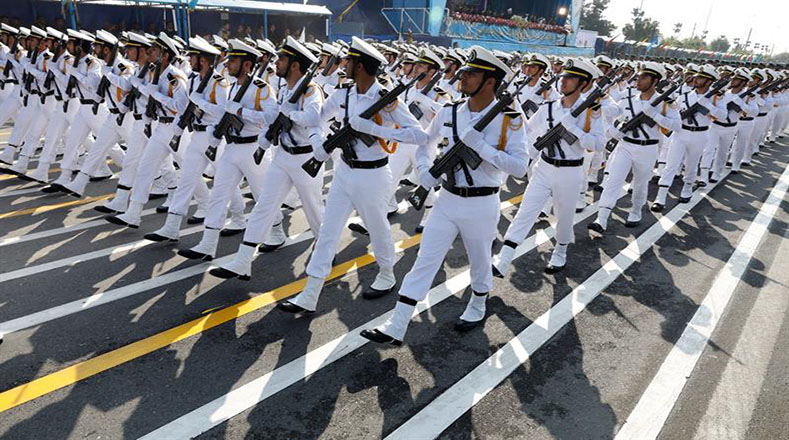 Irán exhibe fuerza militar en celebración de Día del Ejército