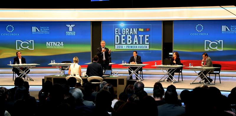 El debate fue organizado por el canal local RCN.