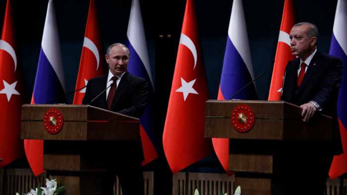 Putin (i) abogó por seguir un diálogo sustancial con Erdogan.