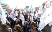 Manifestantes participan en una huelga convocada por la central sindical de Uruguay PIT-CNT