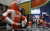 Robots barman, médicos y recepcionistas son parte la exposición tecnológica realiza en China.  
