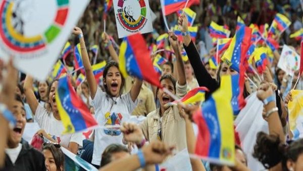 El jefe de Estado venezolano propuso la creación de una Federación de Estudiantes de Educación Media que profundice la participación de los jóvenes en materia de iniciativas de carácter social. (Foto: AVN)
