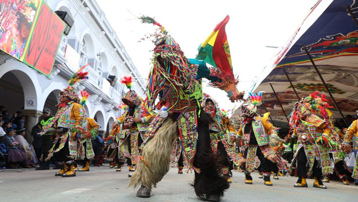 El Carnaval en Bolivia es festejado en época de siembra y cosecha, por lo que su celebración promueve una relación espiritual de agradecimiento.