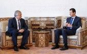 El presidente sirio Bashar al Assad (D) se reunió con el enviado especial del mandatario ruso Vladimir Putin.