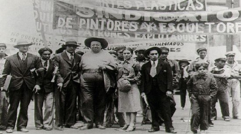 Frida se erigió, entre otras cosas, por ser una voz que no callaba ante las injusticias. En el aspecto social, se manifestó activamente contra la injusticia social y a favor de los derechos de los trabajadores.