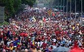 El centro de Caracas se desbordó con la "marea roja" del chavismo.