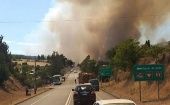 De acuerdo a las autoridades chilenas, la alerta roja por el fuego estará vigente hasta que las condiciones del incendio así lo ameriten.