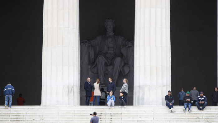 Vista parcial al Memorial a Lincoln en Washington D.C., EE.UU.