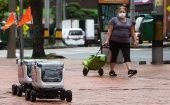 Unos 15 robots recorren las calles de Medellín para entregar pedidos de comida, medicinas y artículos variados, sin necesidad del contacto físico o directo entre personas.