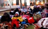 Unas 950 personas acamparon frente al Consulado de Bolivia en Santiago y se estima que algunos cientos más están en similar condición en otras regiones del país.