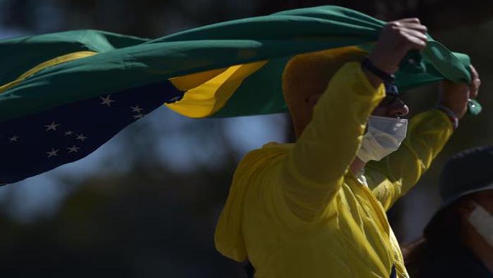 Las autoridades de Brasil continúan las investigaciones judiciales en contra de Flavio Bolsonaro, por presunta irregularidad en manejo de dineros.