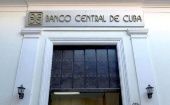 Debido al bloqueo económico de EE.UU., desde el 2005 hasta la actualidad, 35 bancos cerraron sus operaciones con Cuba.
