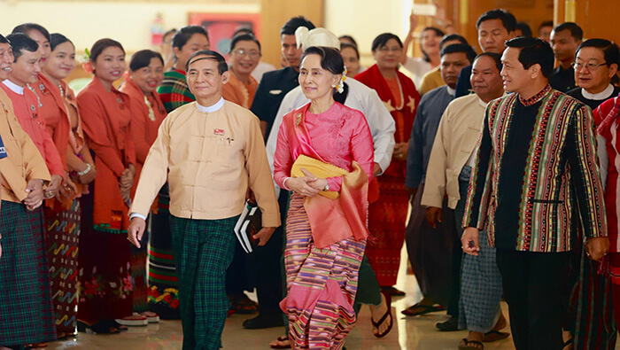 Un tribunal militar de Myanmar condenó a Suu Kyi a 33 años de cárcel por una serie de cargos de corrupción.