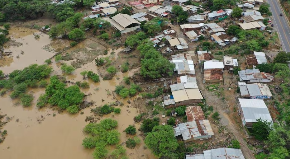 Defensa Civil alertó sobre la ocurrencia de lluvia de moderada a intensa acompañadas de descargas eléctricas de manera localizada en la selva norte y centro.