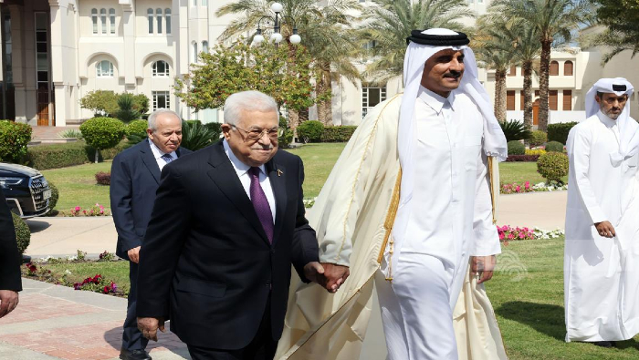 Abbas y el Príncipe Tamim discutieron los esfuerzos continuos por parte de los países árabes para detener la agresión y allanar el camino hacia una solución política